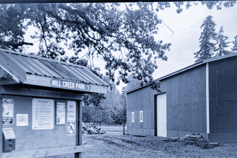 A pair of images taken with a Kodak Tourist II.